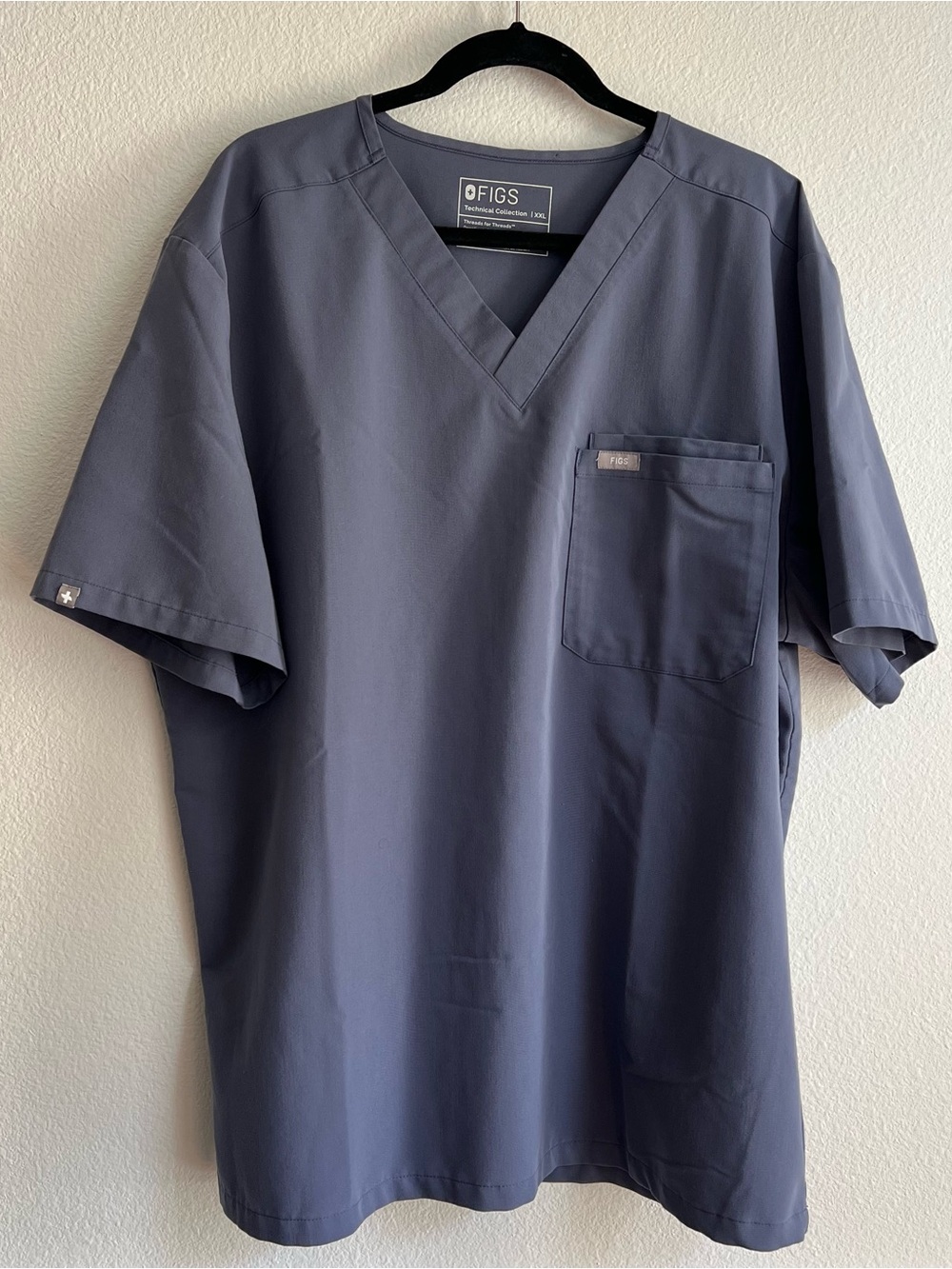 FIGS Technical Collection Leon Men’s Scrub Top